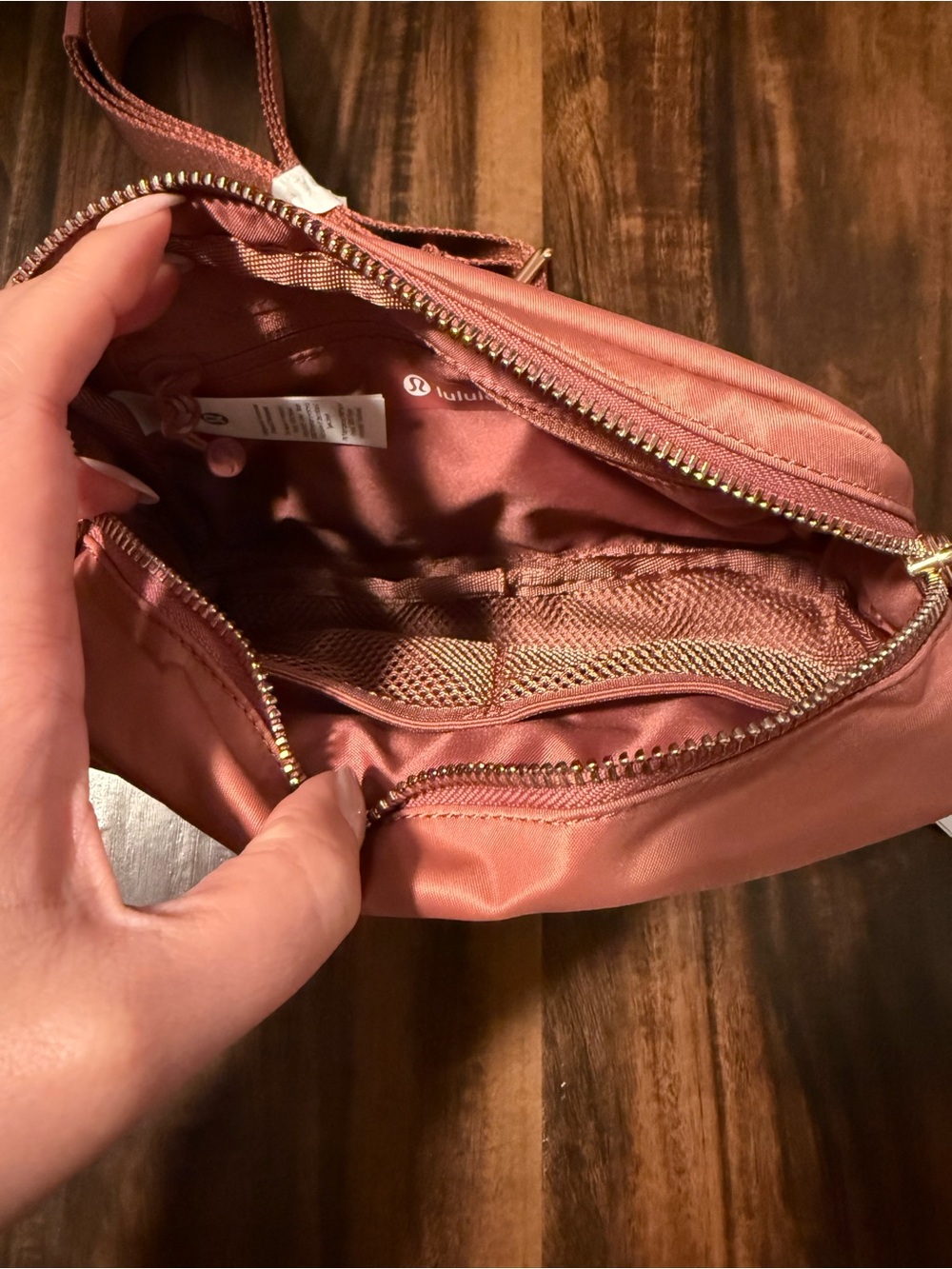 lululemon athletica Everywhere Crossbody Bag 2L - Dusk/Rose Gold - Picture 8 of 8